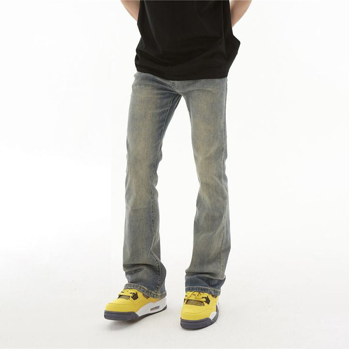Jeans uomo casual grigi, a gamba dritta, stile moderno e finitura lavata per comfort quotidiano.