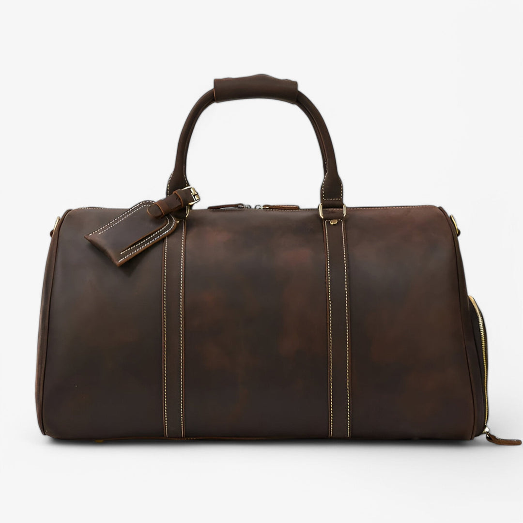 Borsa weekend marrone sintetica, spaziosa e resistente, con tracolla regolabile.