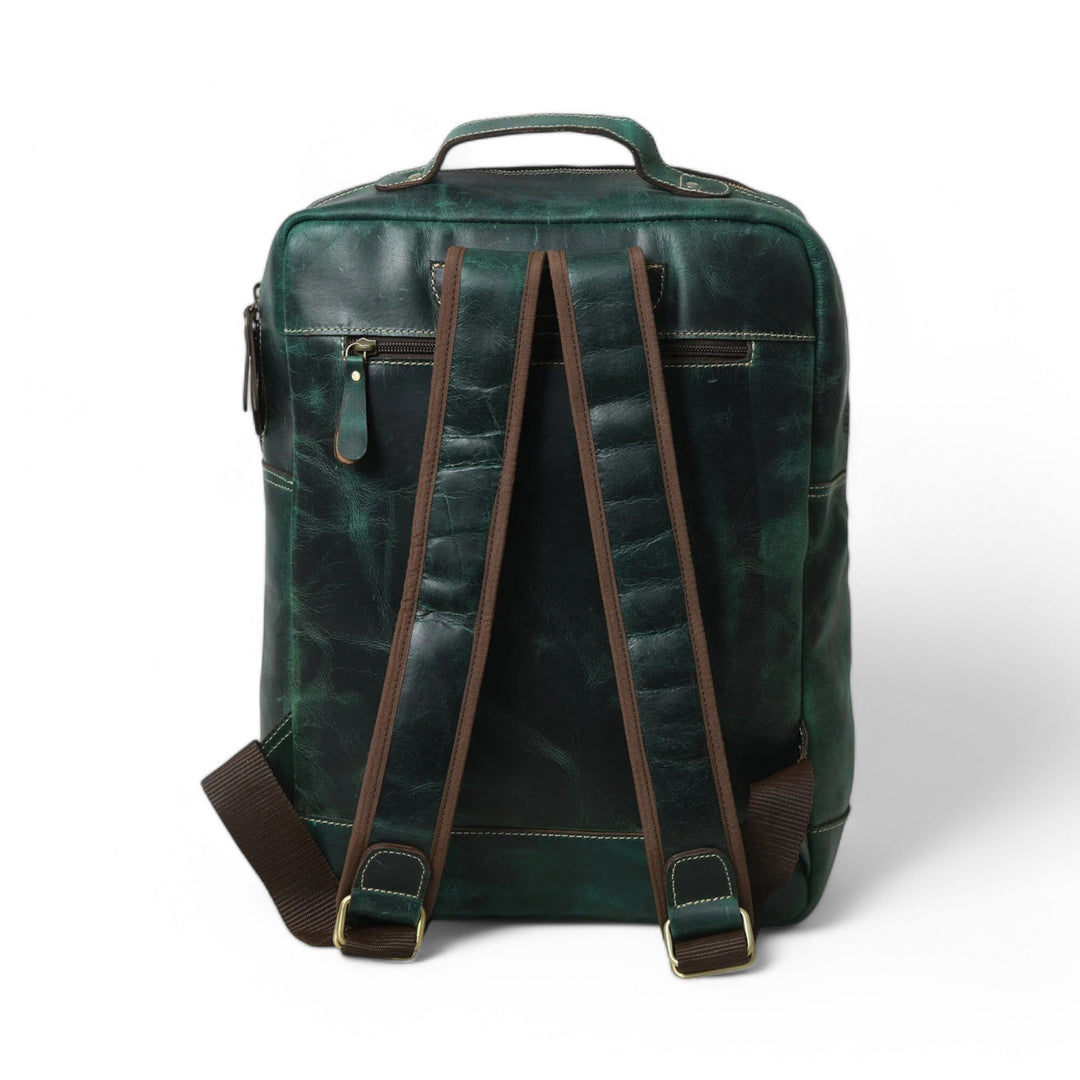 Zaino verde multitasche 'Bosco' per uomo, versatile e stiloso, un accessorio pratico e durevole.
