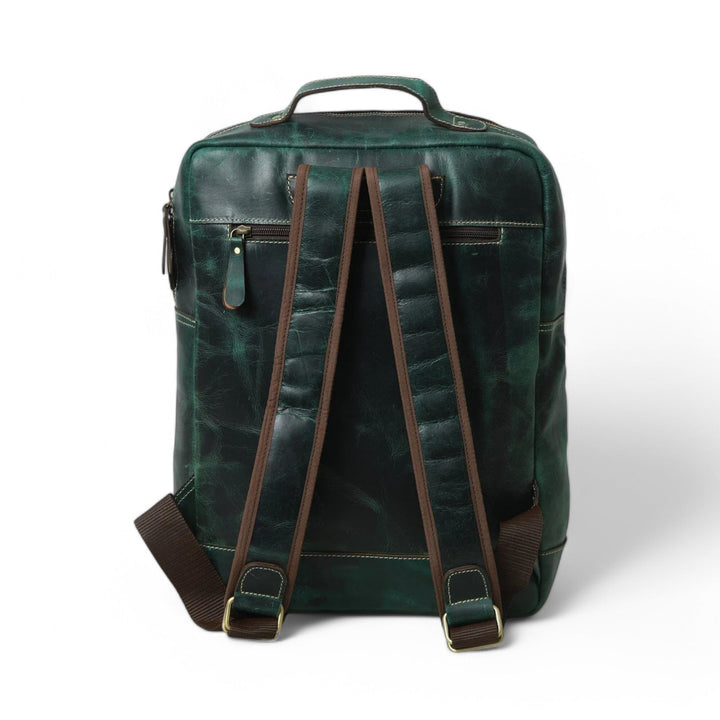 Zaino verde multitasche 'Bosco' per uomo, versatile e stiloso, un accessorio pratico e durevole.