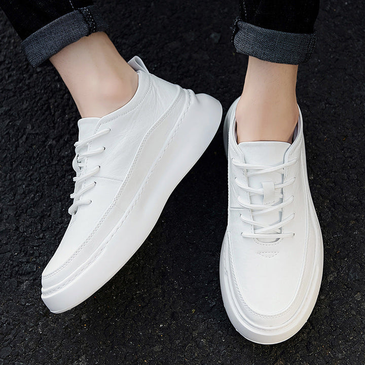 Sneakers uomo casual con lacci, bicolore bianco/nero. Perfette per un look urbano e versatile.