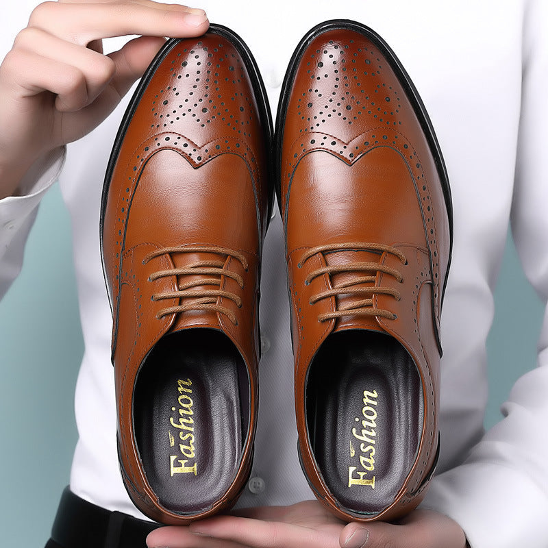 Scarpe Oxford uomo eleganti intagliate in pelle marrone, perfette per ufficio o eventi formali in autunno.
