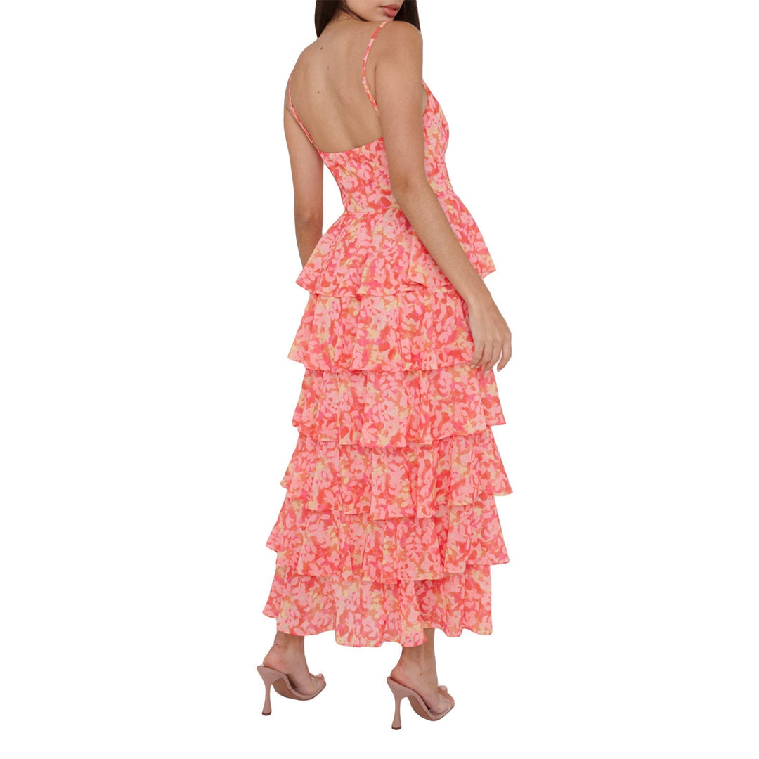Outfit estivo: abito lungo donna con stampa foglie e design senza maniche, ideale per un look da vacanza.