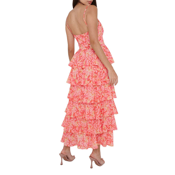 Outfit estivo: abito lungo donna con stampa foglie e design senza maniche, ideale per un look da vacanza.