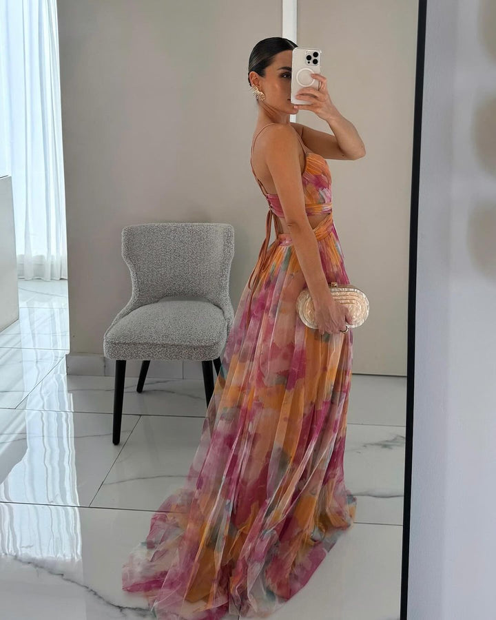 Abito lungo elegante donna, stampa moderna e allacciatura regolabile. Vestito cocktail perfetto per l'estate.
