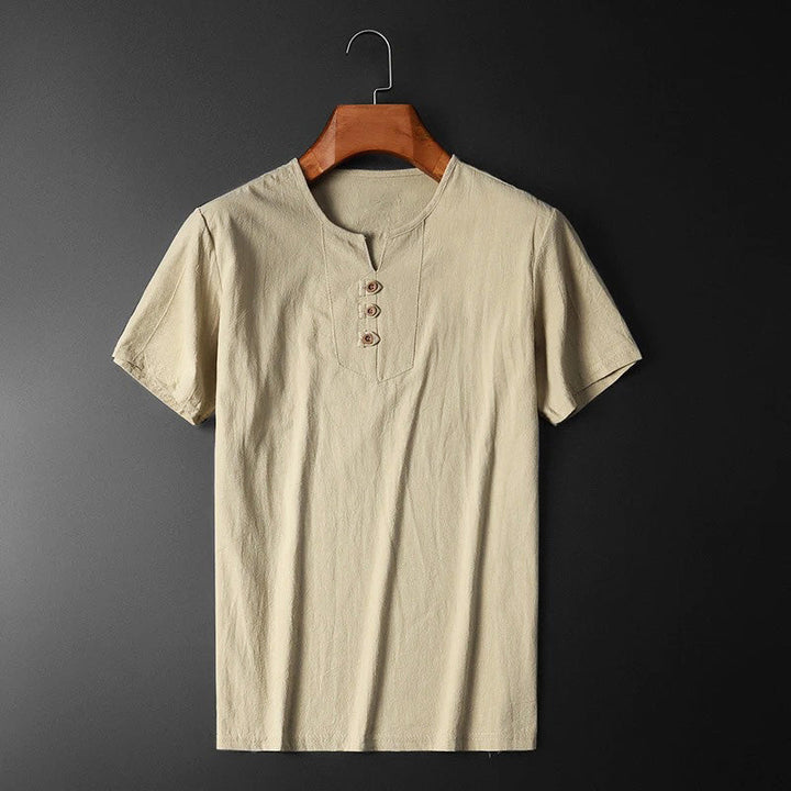 Abbigliamento uomo: Maglietta a girocollo e maniche corte, ideale per un look casual comodo e basico.