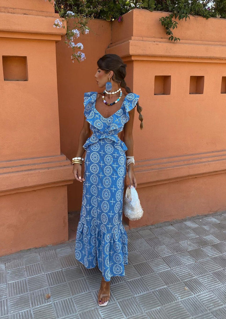 Vestito estivo donna con schiena scoperta ricamata, taglio fluido, ideale per il giorno e la sera.