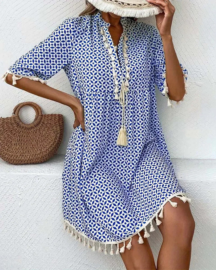 Abito corto estivo da donna a pois con nappe, perfetto per spiaggia e vacanze. Vestito leggero e fluido.