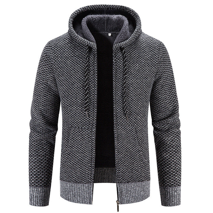 Cappotto invernale uomo con cappuccio, offre comfort e calore. Disponibile anche taglie forti per uno stile versatile.