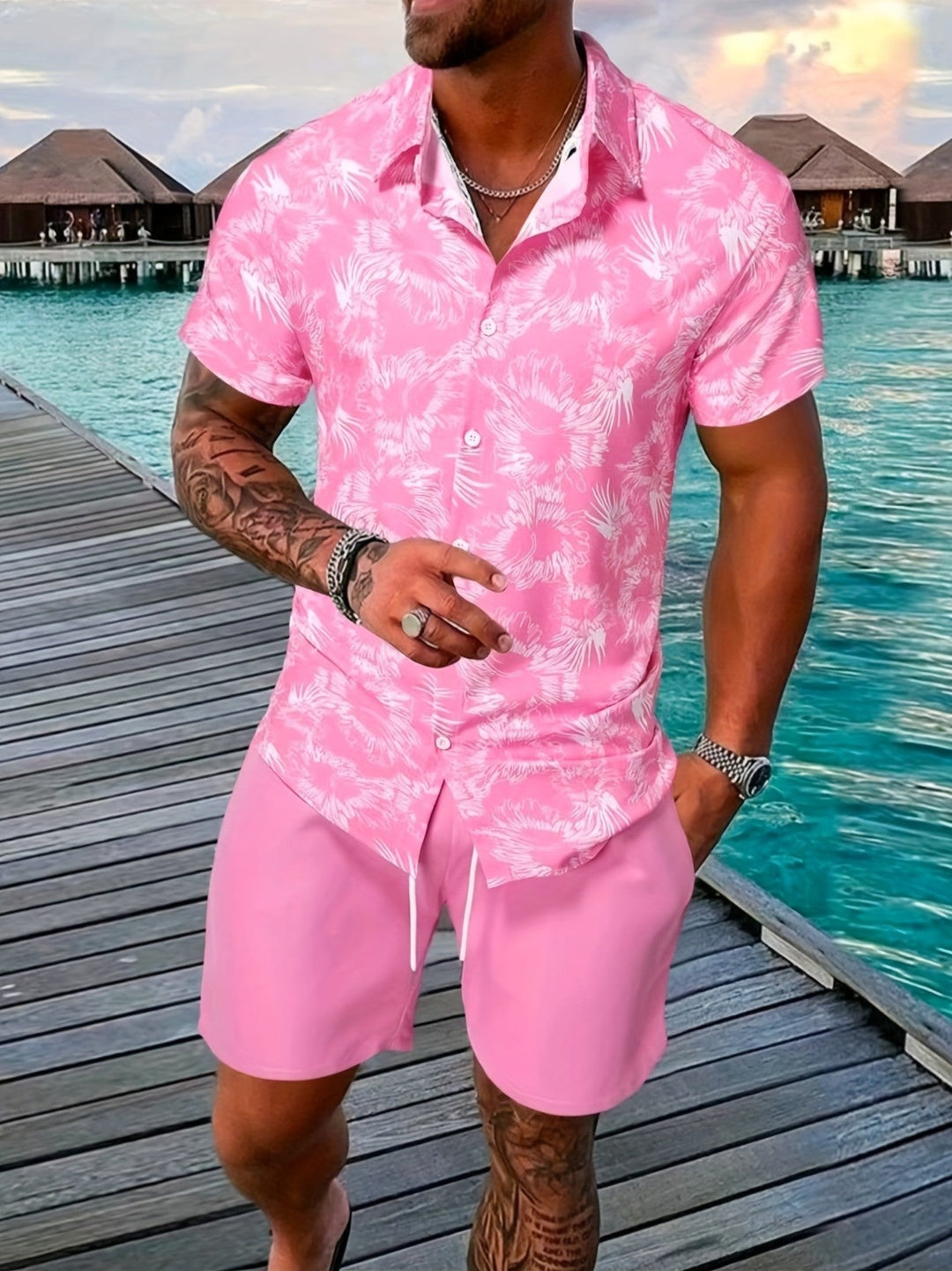 Set uomo estivo spiaggia: camicia a maniche corte e shorts, ideale per un outfit vacanza.