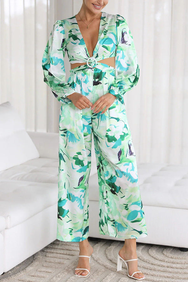 Tuta donna primaverile floreale con schiena scoperta, gamba dritta e vita alta, un capo must-have per l'estate.