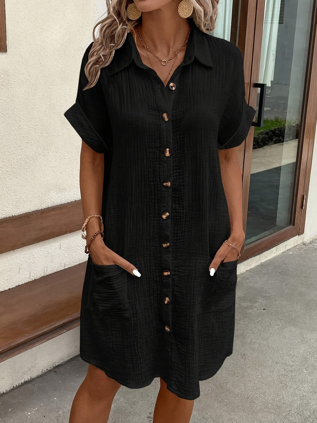 Abito camicia donna estivo, fresco midi con bottoni frontali e maniche corte.