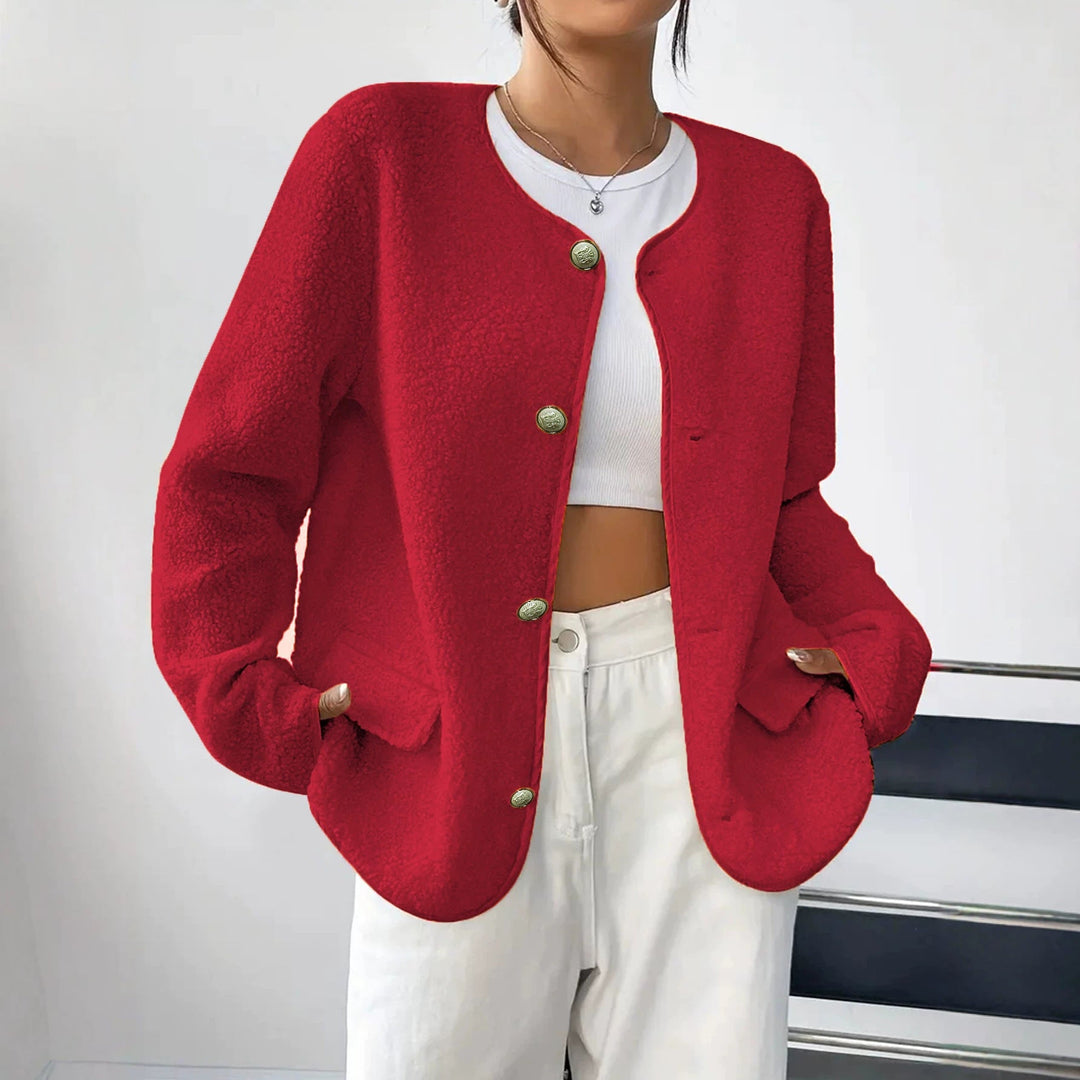 Cappotto donna taglie forti elegante, testurizzato, ideale per inverno, stile classico e comfort.