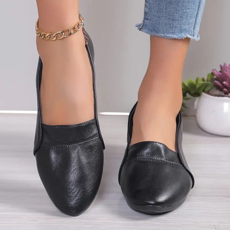 Scarpe décolleté donna slip-on, eleganti e comode, con tacco largo stabile e punta affusolata.