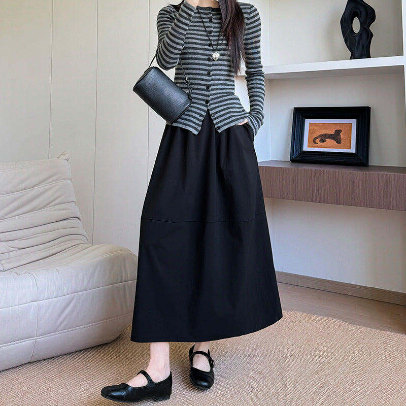 Gonna lunga estiva a ombrello da donna, elegante e versatile per ogni occasione, disponibile in nero e blu navy.