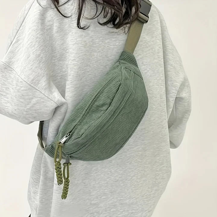 Borsa da viaggio donna a tracolla in nylon, con tasche zip per maggiore sicurezza e organizzazione.