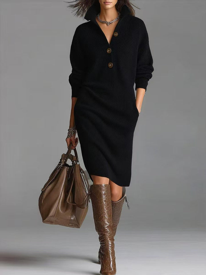 Abito in maglia da donna, modello lungo con bottoni frontali e scollo a V. Maniche lunghe, perfetto per ogni occasione.