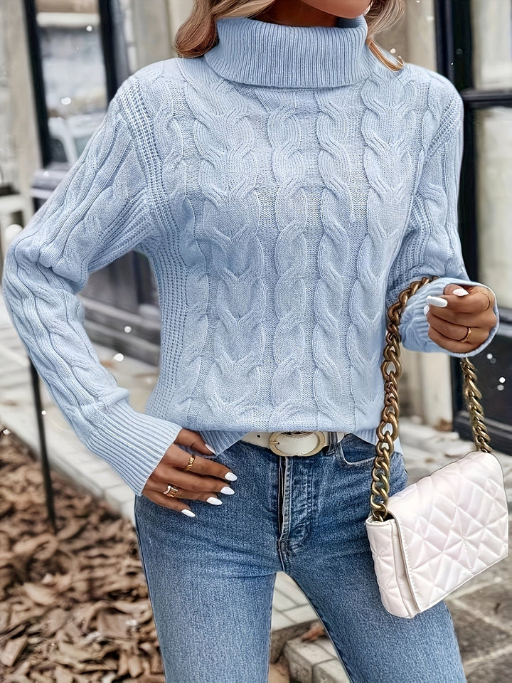 Pullover donna comodo a trecce, collo alto. Essenziale per il guardaroba invernale.