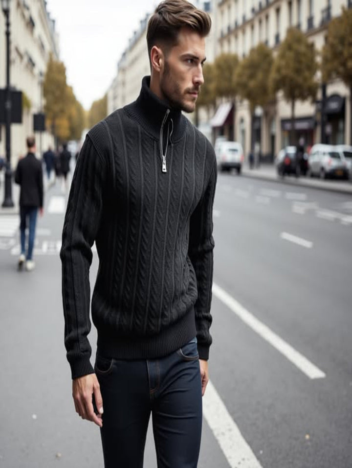 Maglione uomo moda autunno inverno, con mezza zip, collo alto e dettagli a treccia.