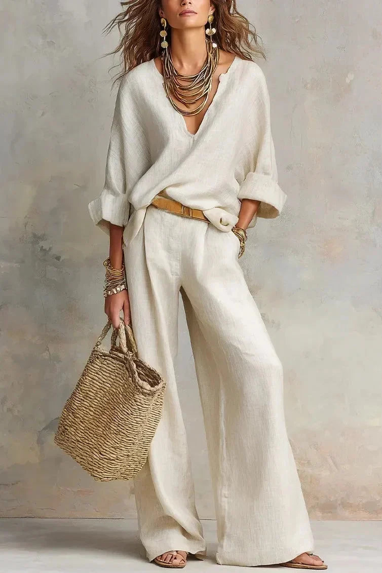 Moda donna: completo fluido con pantaloni larghi e top con scollo a V, un set due pezzi comodo ed elegante.