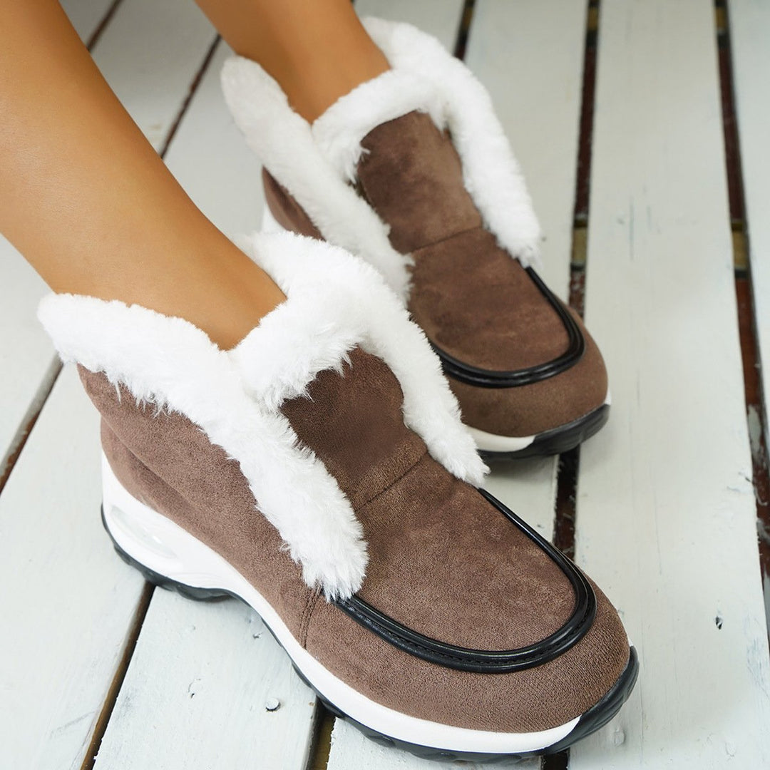 Stivaletti donna invernali neri, zeppa platform comoda per stabilità. Stivali moda autunno/inverno.
