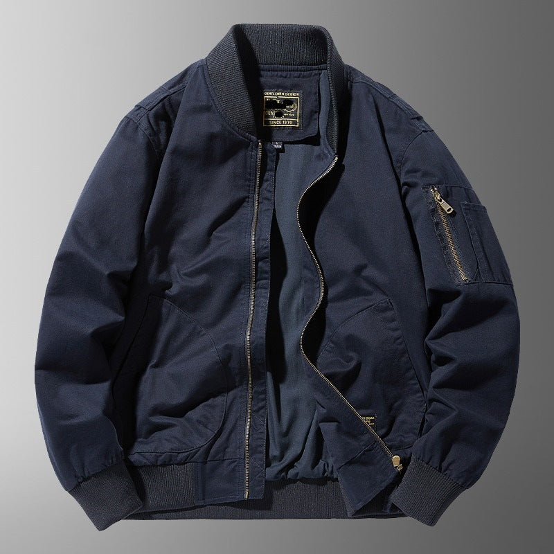 Giacca bomber uomo elegante e casual, capispalla versatile con collo alto. Perfetta per la moda uomo autunno/primavera.