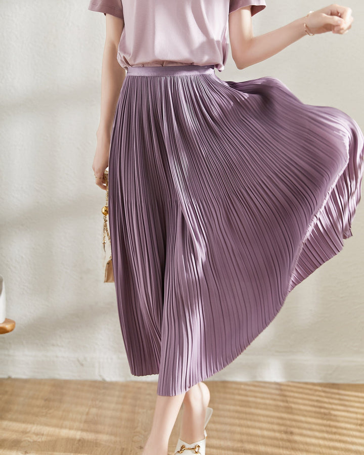 Gonna midi donna a pieghe, ideale per outfit primaverili ed autunnali, casual o eleganti.