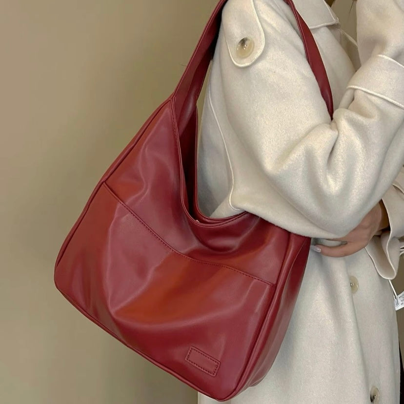 Elegante borsa a tracolla da donna in pelle, design spazioso per lavoro o tempo libero.