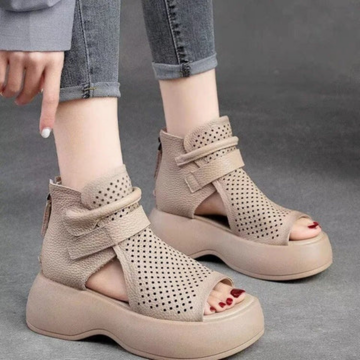 Sandali casual-eleganti con plateau per donna, perfetti per l'estate.