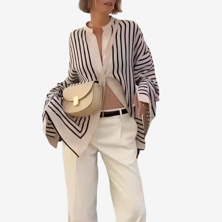 Camicia donna oversize a righe avorio con scollo a V e maniche lunghe, ideale per un look casual-chic versatile.