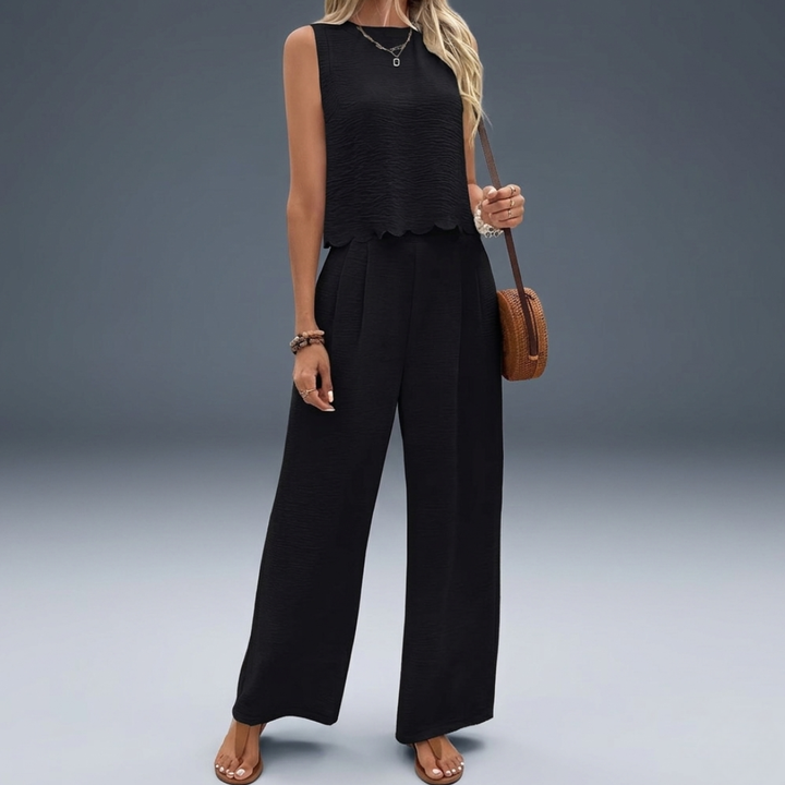 Look estivo donna: completo due pezzi comodo con top e pantaloni a gamba larga, ideale per vacanze e relax.