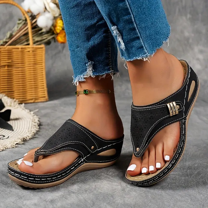 Sandali donna infradito chic, un tocco di stile estivo per calzature versatili e casual.
