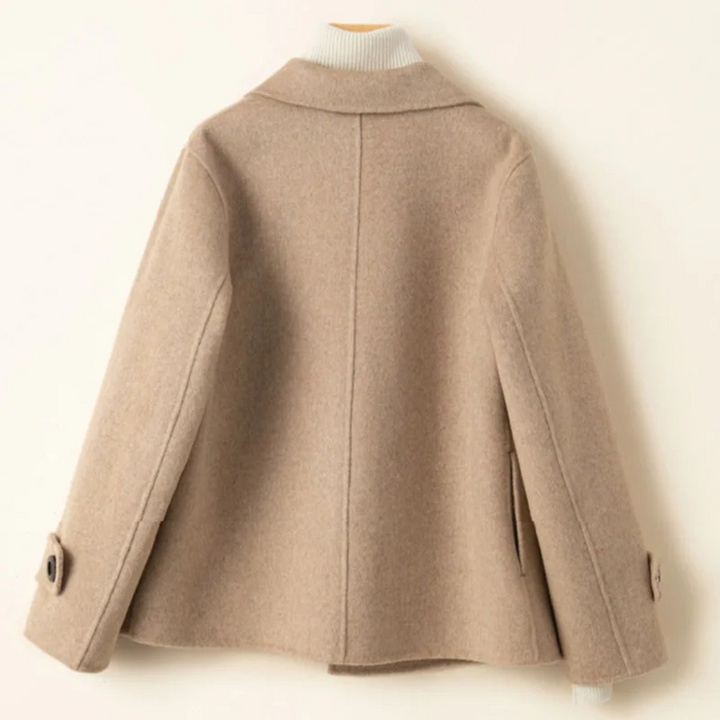 Blazer donna elegante, doppiopetto beige, capospalla perfetto per uno stile casual chic o formale.