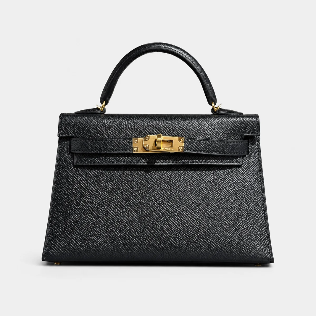 Borsa elegante Capri Island, indossata con stile, per un look raffinato e contemporaneo.