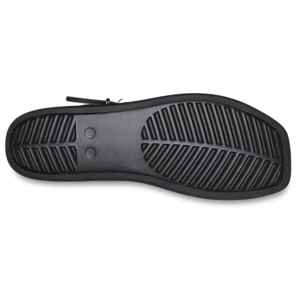 Donna che indossa sandali Angeles con plateau slingback, perfetti per l'eleganza quotidiana.