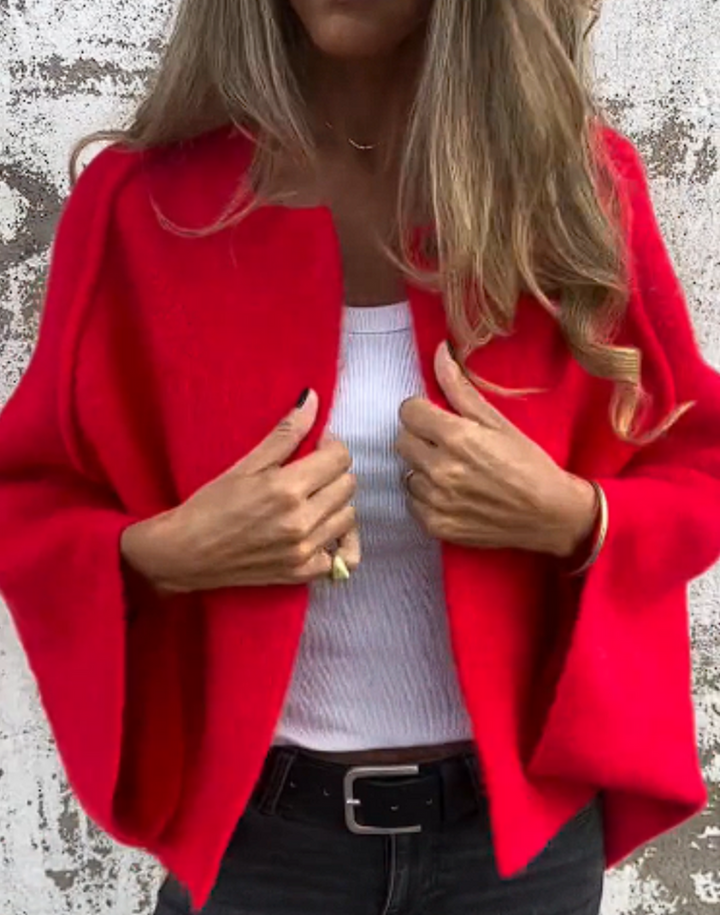Morbido cardigan oversize donna della nuova collezione. Comfort e stile casual-elegante, perfetto abbigliamento femminile.