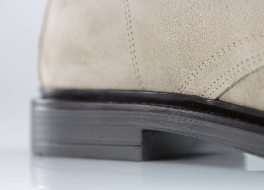 Eleganti polacchine rialzate 7cm beige da uomo. Ideali per un tocco di classe quotidiano.