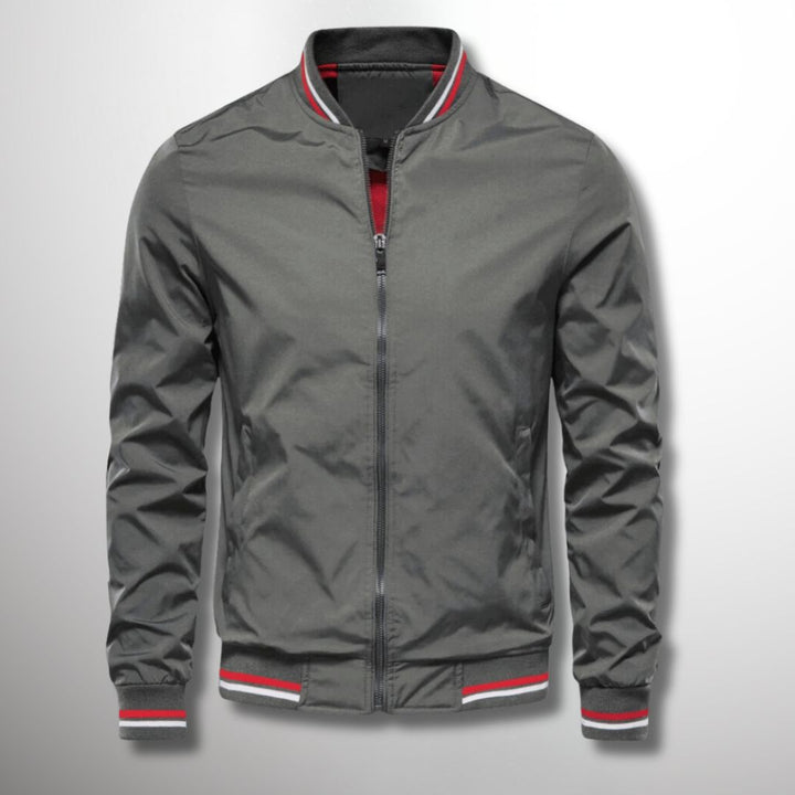 Elegante giacca uomo con zip, tessuto impermeabile e traspirante. Perfetta per autunno e primavera.