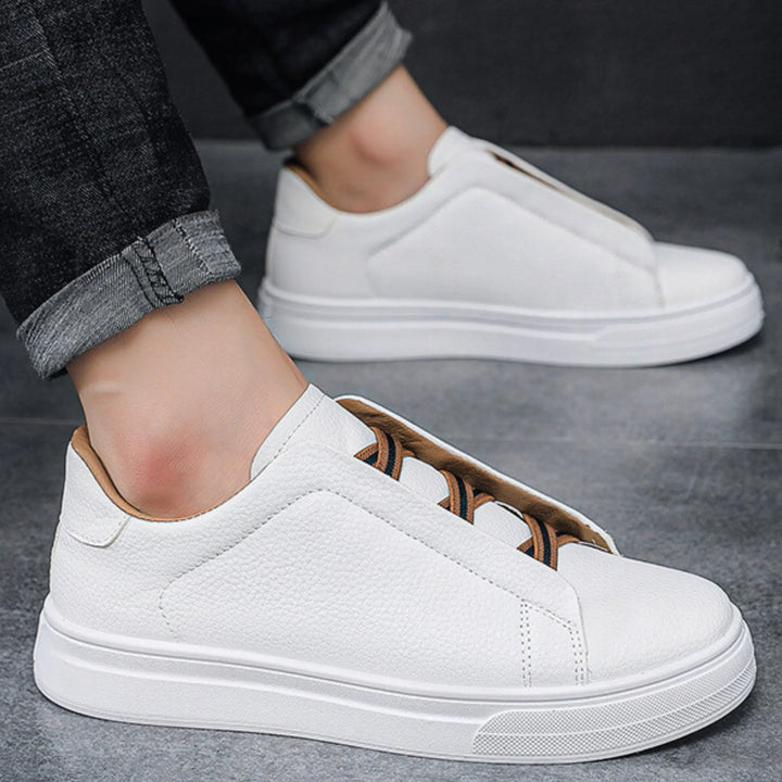 Sneakers uomo slip-on, un must per la moda streetwear. Scarpe casual eleganti con comfort superiore e stile moderno.