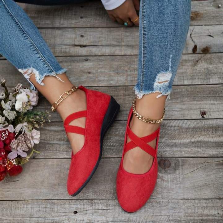 Scarpe ballerine da donna con comoda zeppa chiusa. Ideali per un look elegante e comfort che dura tutto il giorno.