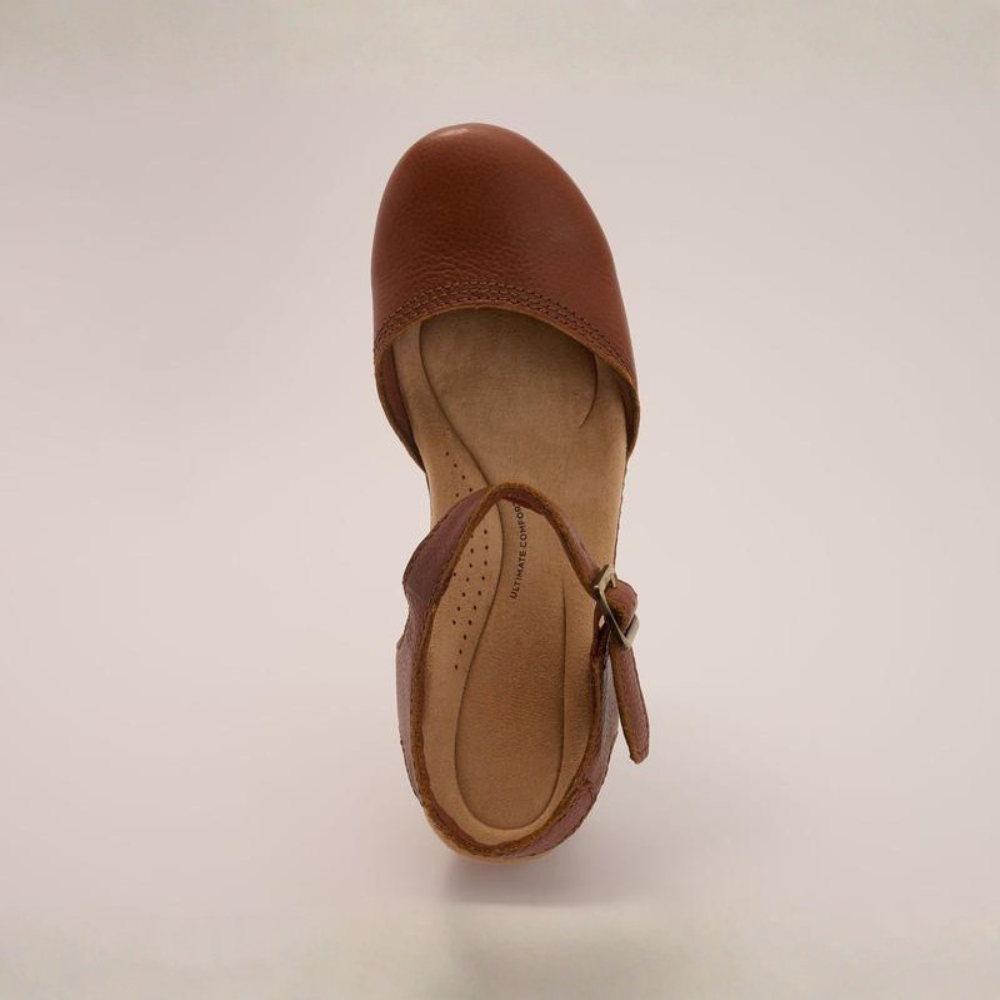 Zoccoli casual chic donna Nora con platform, perfetti per look estivi e alla moda attuale.