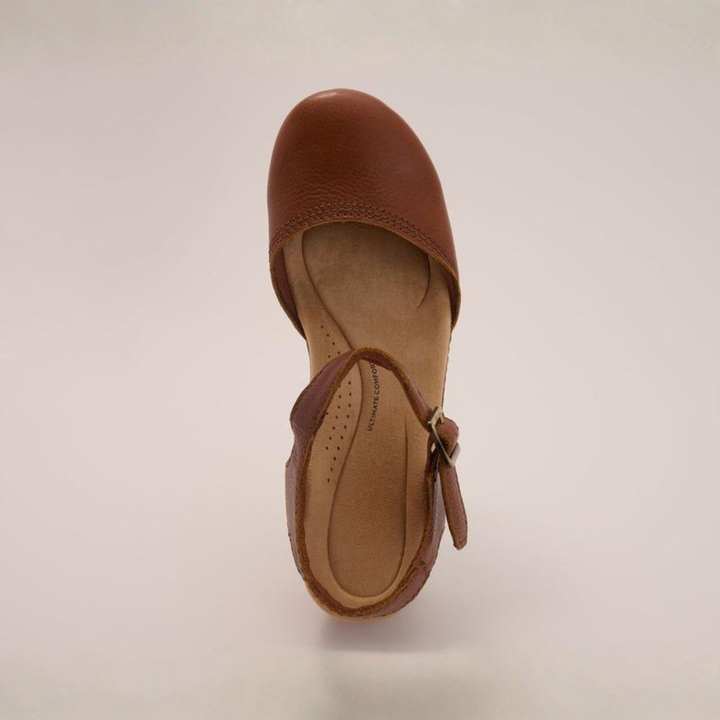 Zoccoli casual chic donna Nora con platform, perfetti per look estivi e alla moda attuale.