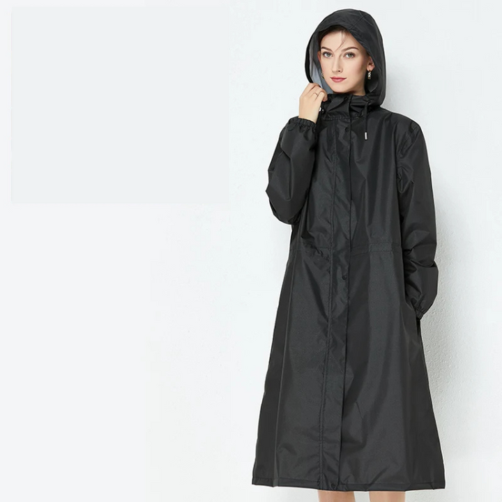 Modello trench donna impermeabile, vestibilità allungata per massima copertura e stile.