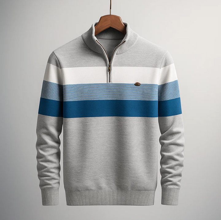 Maglione uomo grigio con mezza zip, righe sottili. Perfetto per un look elegante o casual, moda autunno-inverno.