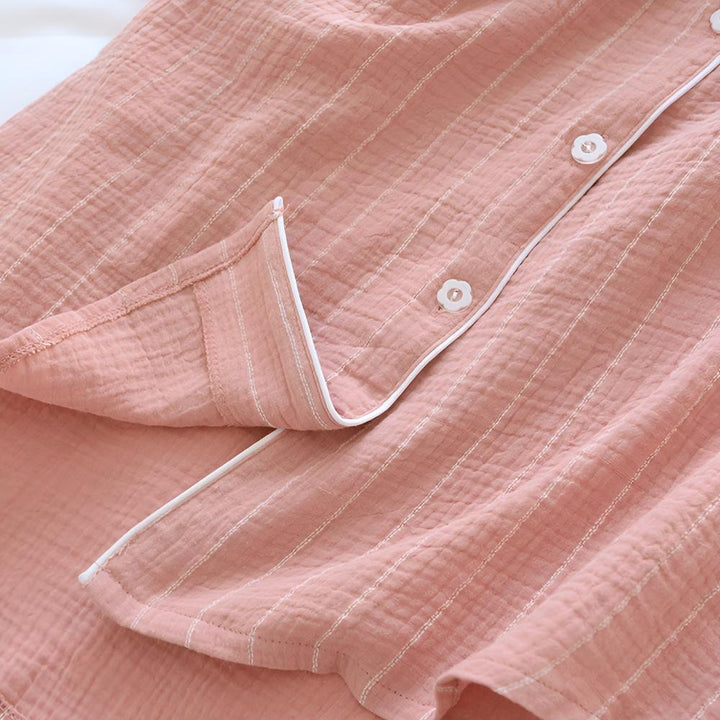 Camicia da notte donna elegante a righe, in cotone leggero per il massimo comfort e stile classico.
