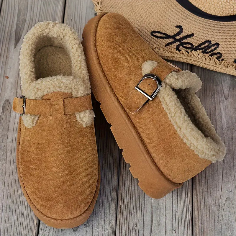 Scarpe slip-on invernali donna, design comodo e calde per comfort quotidiano.