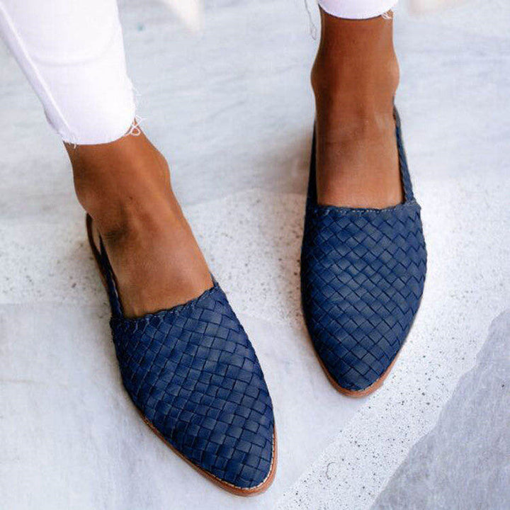 Sandali donna comodi con tomaia intrecciata in pelle, punta chiusa e cinturino slingback per l'estate.