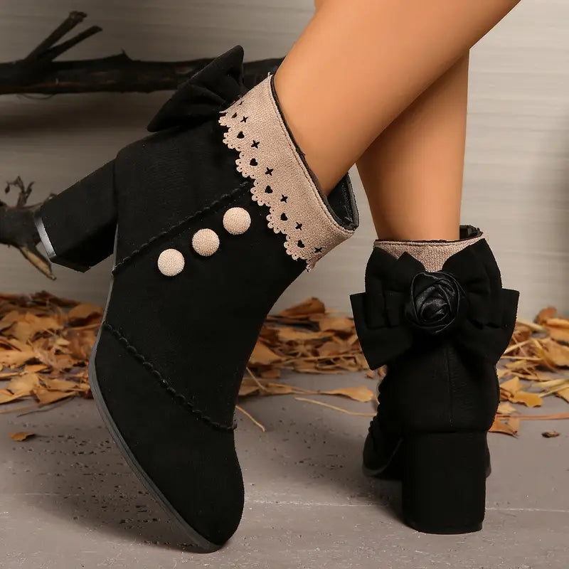 Stivaletti donna vintage eleganti neri, perfetti per look sofisticati in autunno/inverno.