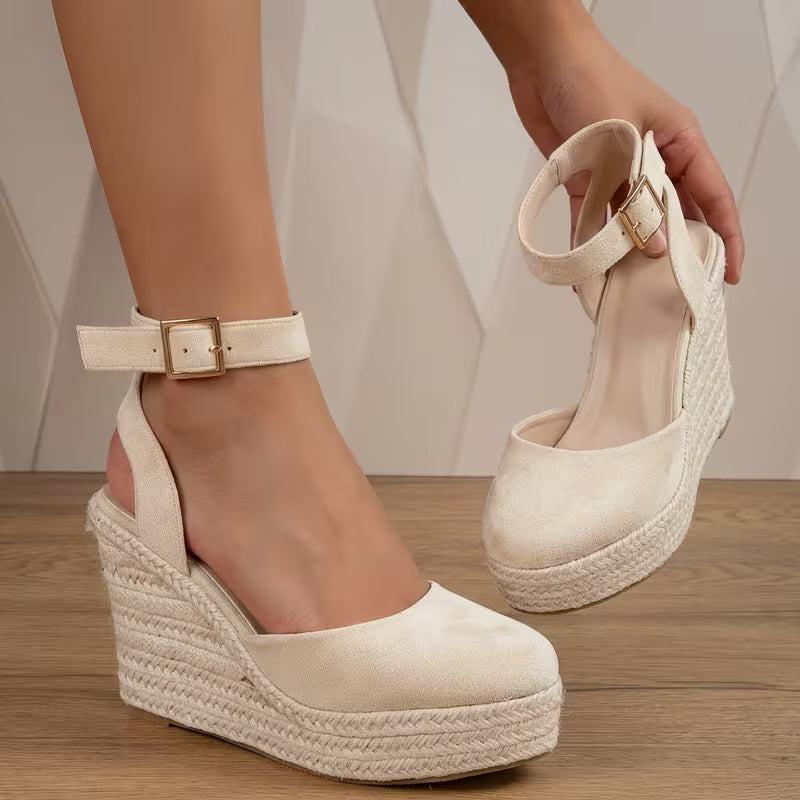 Scarpe donna estive: sandali slingback Barcelona con zeppa, perfetti per giornate di sole e outfit alla moda.