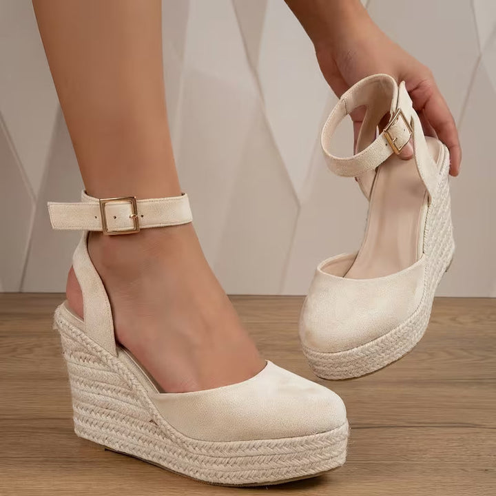 Scarpe donna estive: sandali slingback Barcelona con zeppa, perfetti per giornate di sole e outfit alla moda.